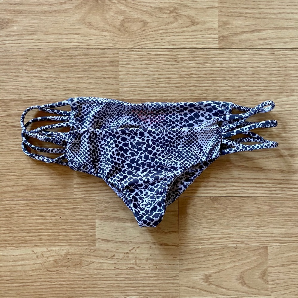 ❌SOLD❌ ACACIA Python bottoms